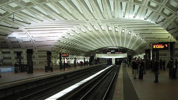 Pledge to use alternative transportation such as Metro, bus, carpooling and bicycling on Car Free Days. Photo credit: Creative Commons/Ben Schumin.