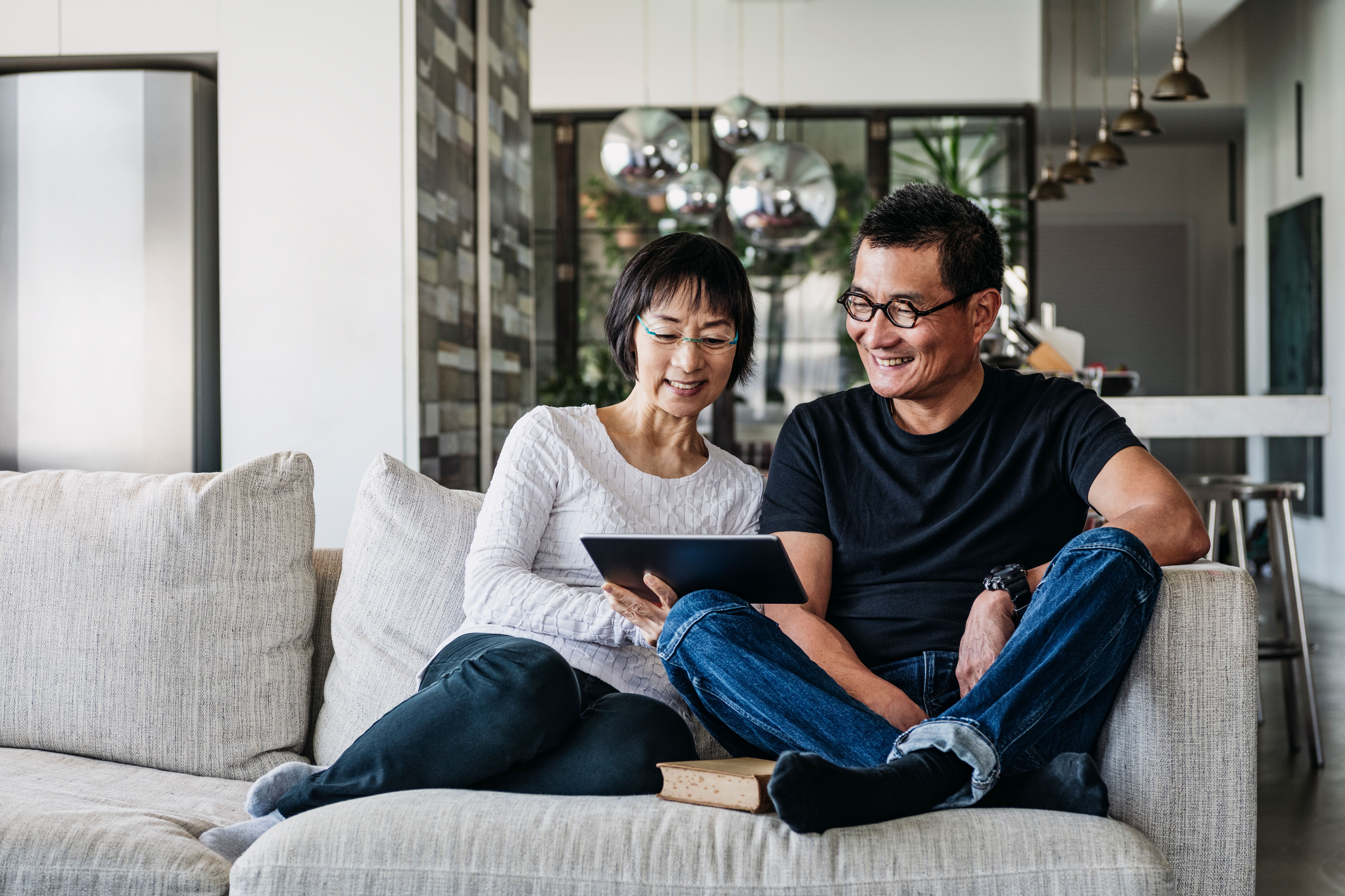 2019_CJ_Couple on Sofa_iStock 1125619287