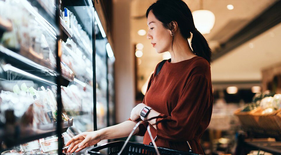 banner-heights-woman-grocery-shopping