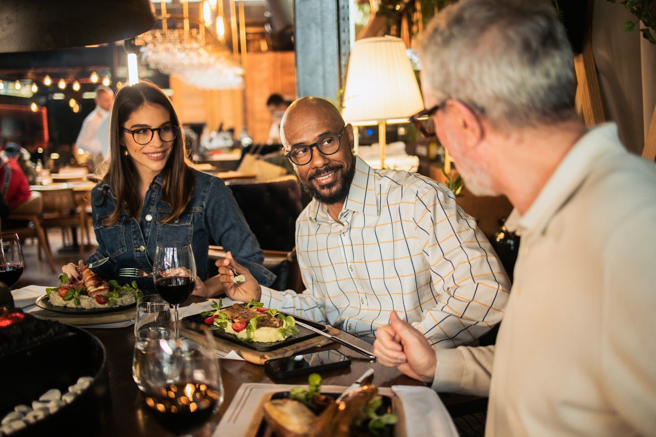 EYA-WF-FriendsDiningAtRestaurant-RGB