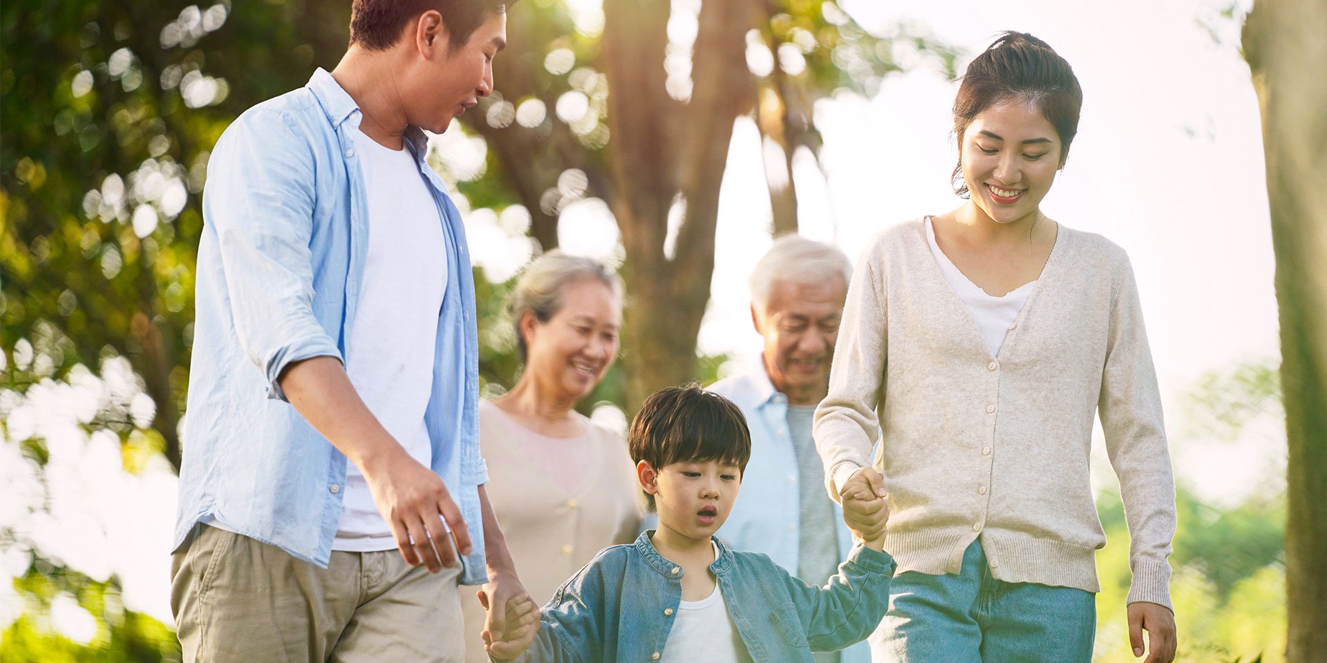 RK-asian-family-walking