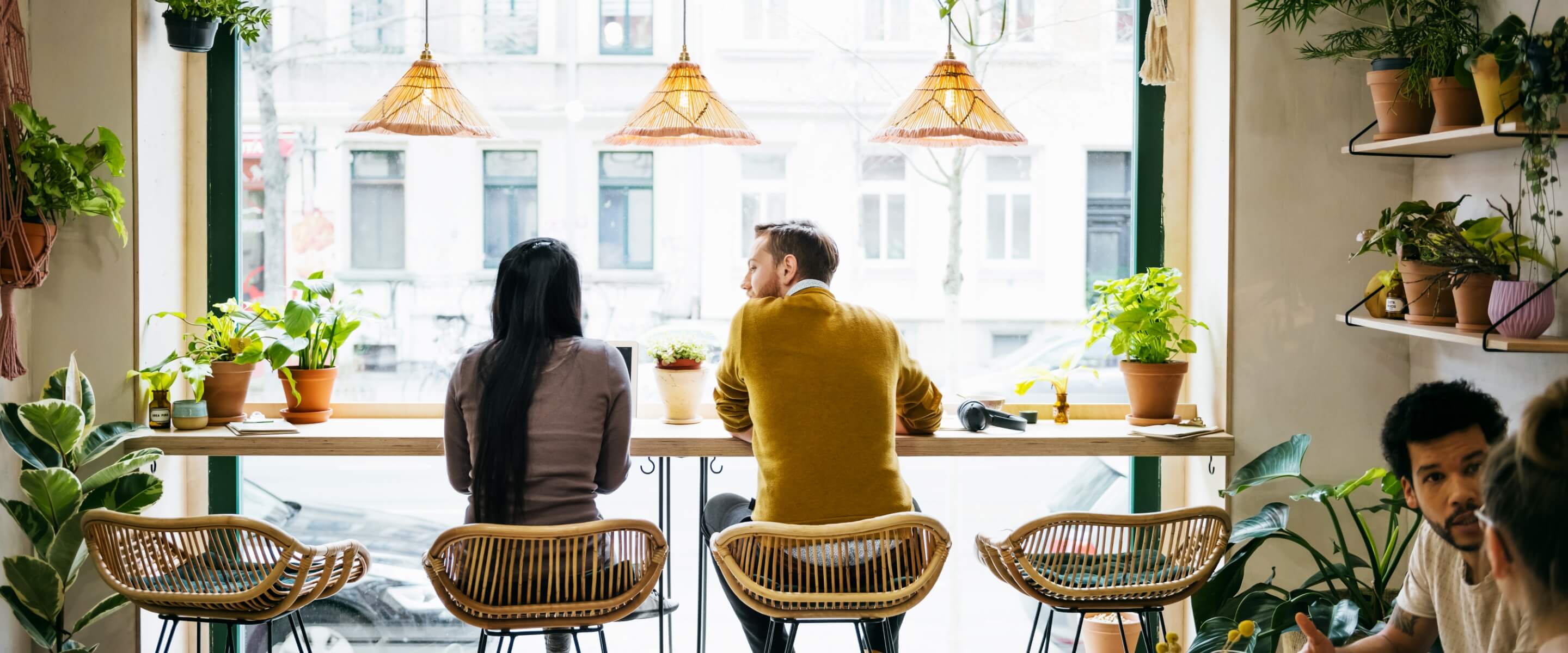 rd-breaker-couple-cafe-window-1