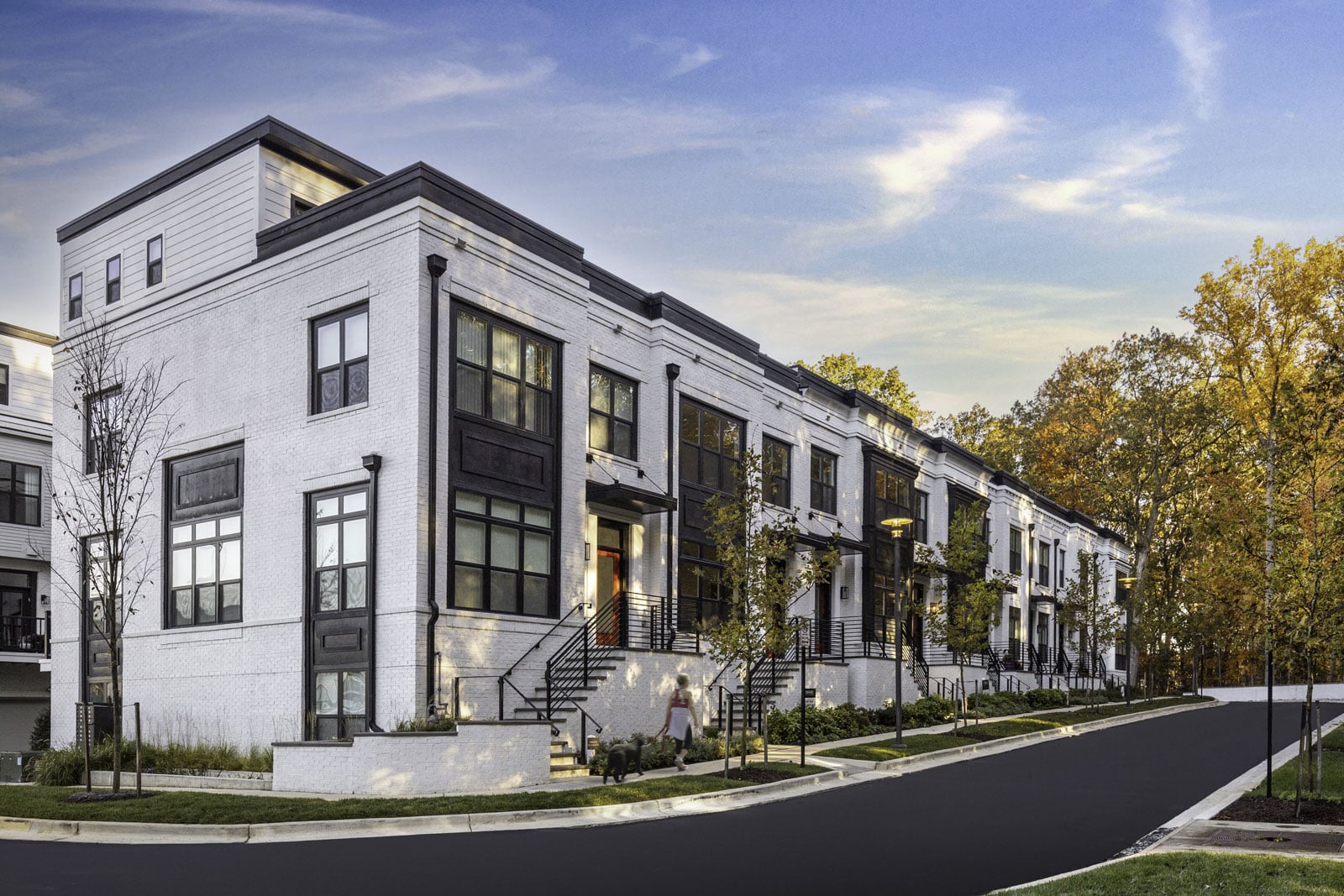 JV_EYA_CJ-Exterior-of-Townhomes-Autumn-Foliage-2021-sRGB-Edit